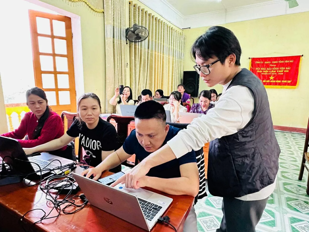 Bồi dưỡng báo chí thời AI