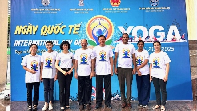 Hình ảnh những lớp học Yoga đông đảo học viên đã trở nên quen thuộc và gần gũi với người dân Việt Nam