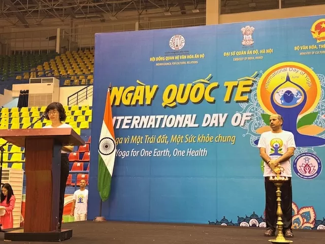 Hình ảnh những lớp học Yoga đông đảo học viên đã trở nên quen thuộc và gần gũi với người dân Việt Nam Hình ảnh những lớp học Yoga đông đảo học viên đã trở nên quen thuộc và gần gũi với người dân Việt Nam