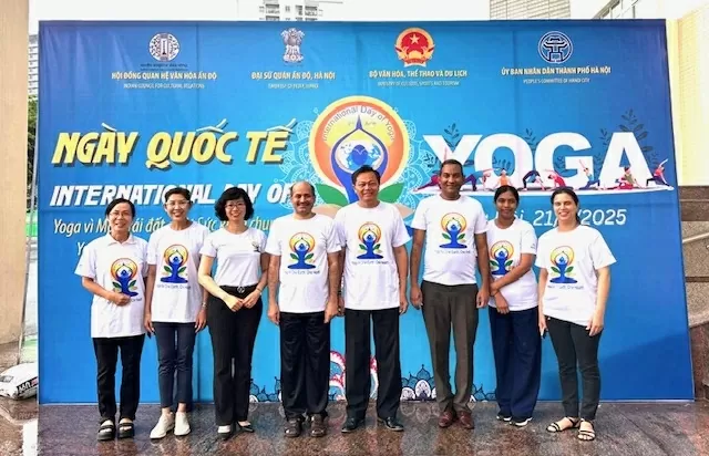 Hình ảnh những lớp học Yoga đông đảo học viên đã trở nên quen thuộc và gần gũi với người dân Việt Nam