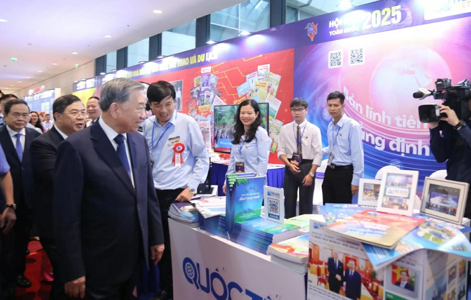 Lời cảm ơn của Báo Thế giới và Việt Nam nhân kỷ niệm 100 năm Báo chí Cách mạng Việt Nam (21/6/1925 - 21/6/2025) Tiếp tục kể câu chuyện Việt Nam, thắp sáng khát vọng vươn lên của dân tộc Việt Nam