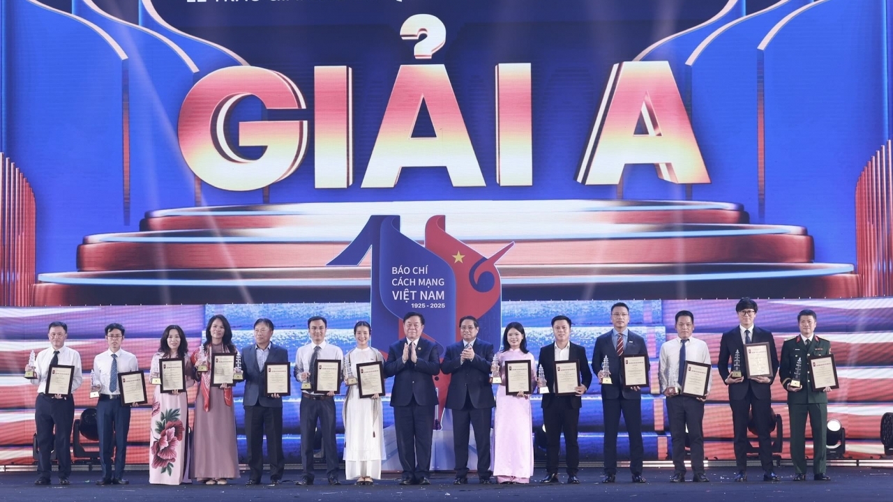 ton vinh 100 nam nen bao chi cach mang viet nam thep trong but lua trong tim