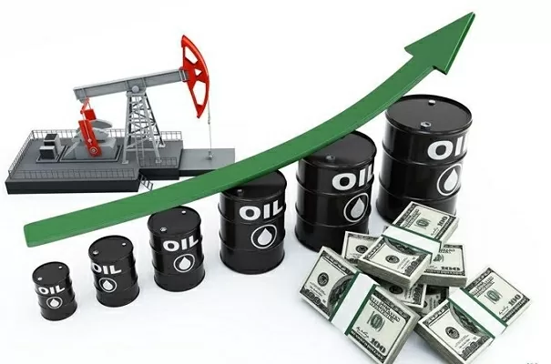 Dự báo giá dầu tăng vọt, nhà đầu tư đổ xô vào tài sản trú ẩn an toàn sau khi Mỹ tấn công Iran