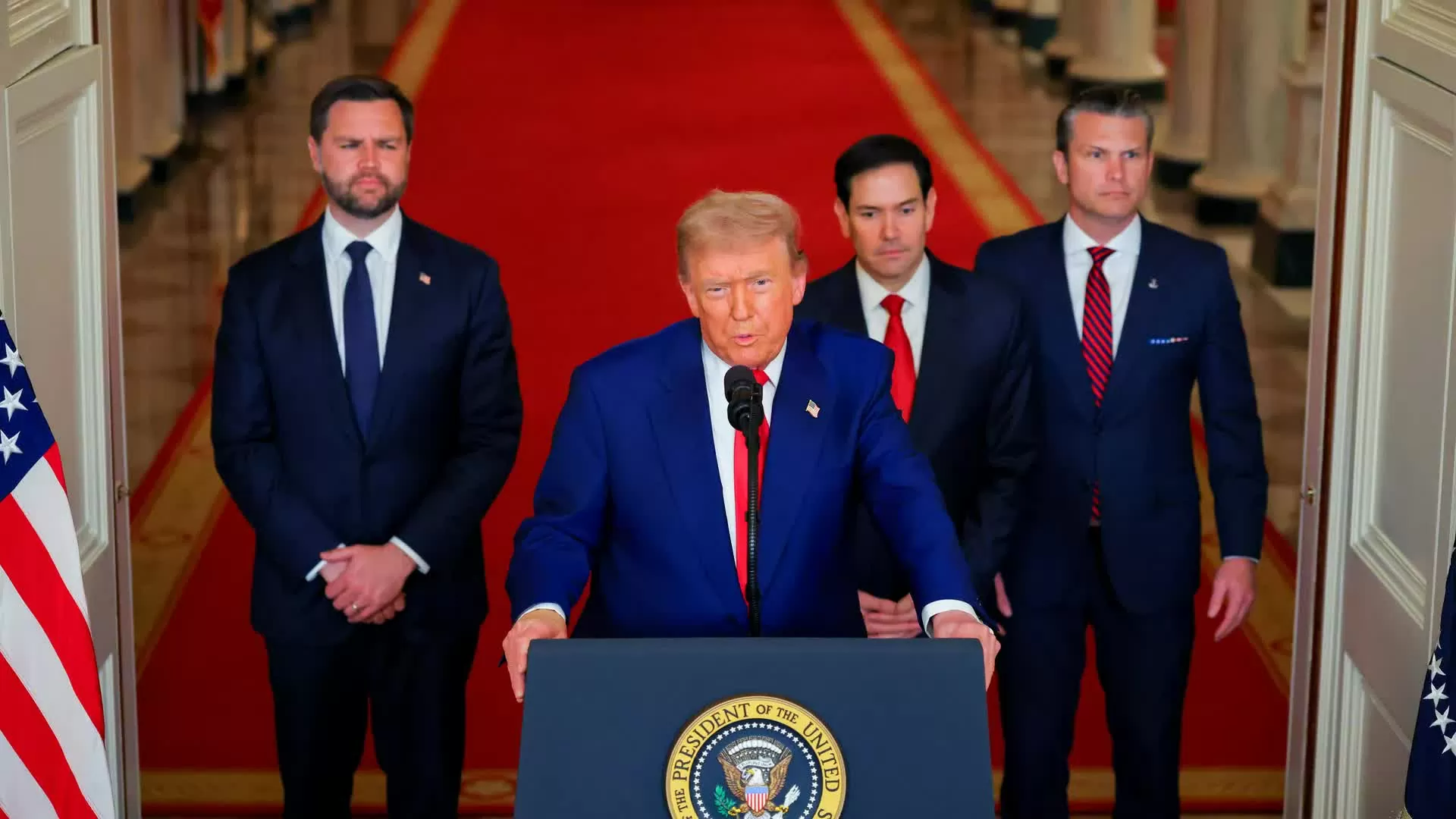 Chiến dịch quân sự ‘thành công ngoạn mục’, ông Trump tuyên bố Mỹ ‘xóa sổ’ các cơ sở hạt nhân quan trọng của Iran Mỹ tấn công Iran: Tổng thống Trump tuyên bố khả năng tiếp tục xóa sổ các mục tiêu nếu đàm phán hòa bình không nhanh chóng