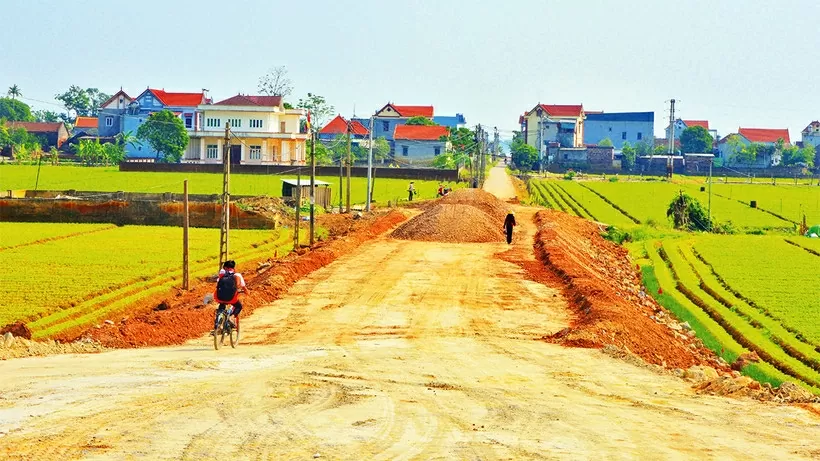 Mở rộng đường làng tại xã Cao Ðức, huyện Gia Bình, Bắc Ninh. (Nguồn: Nhân dân)