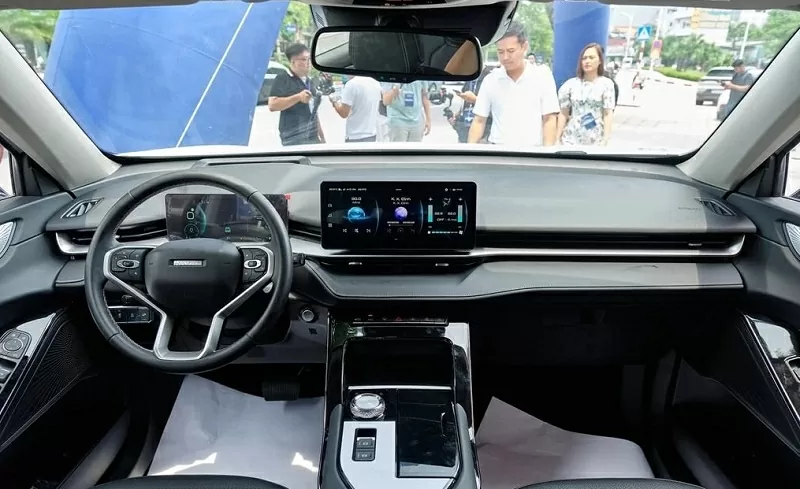 Nội thất của Haval H6 HEV khá hiện đại, trang bị không thua kém các đối thủ cùng phân khúc