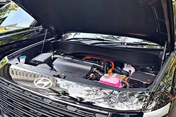 Tại Indonesia, tất cả các phiên bản của Palisade 2025 đều được Hyundai sử dụng khối động cơ hybrid