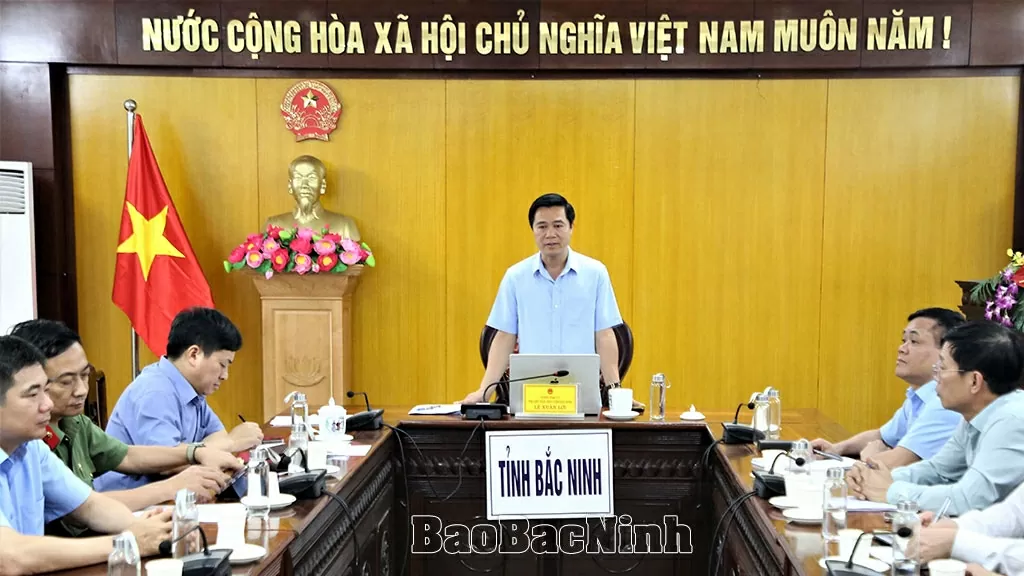 Phó Chủ tịch UBND tỉnh Lê Xuân Lợi chỉ đạo tại điểm cầu Bắc Ninh. (Nguồn: Báo Bắc Ninh) Phó Chủ tịch UBND tỉnh Lê Xuân Lợi chỉ đạo tại điểm cầu Bắc Ninh. (Nguồn: Báo Bắc Ninh)