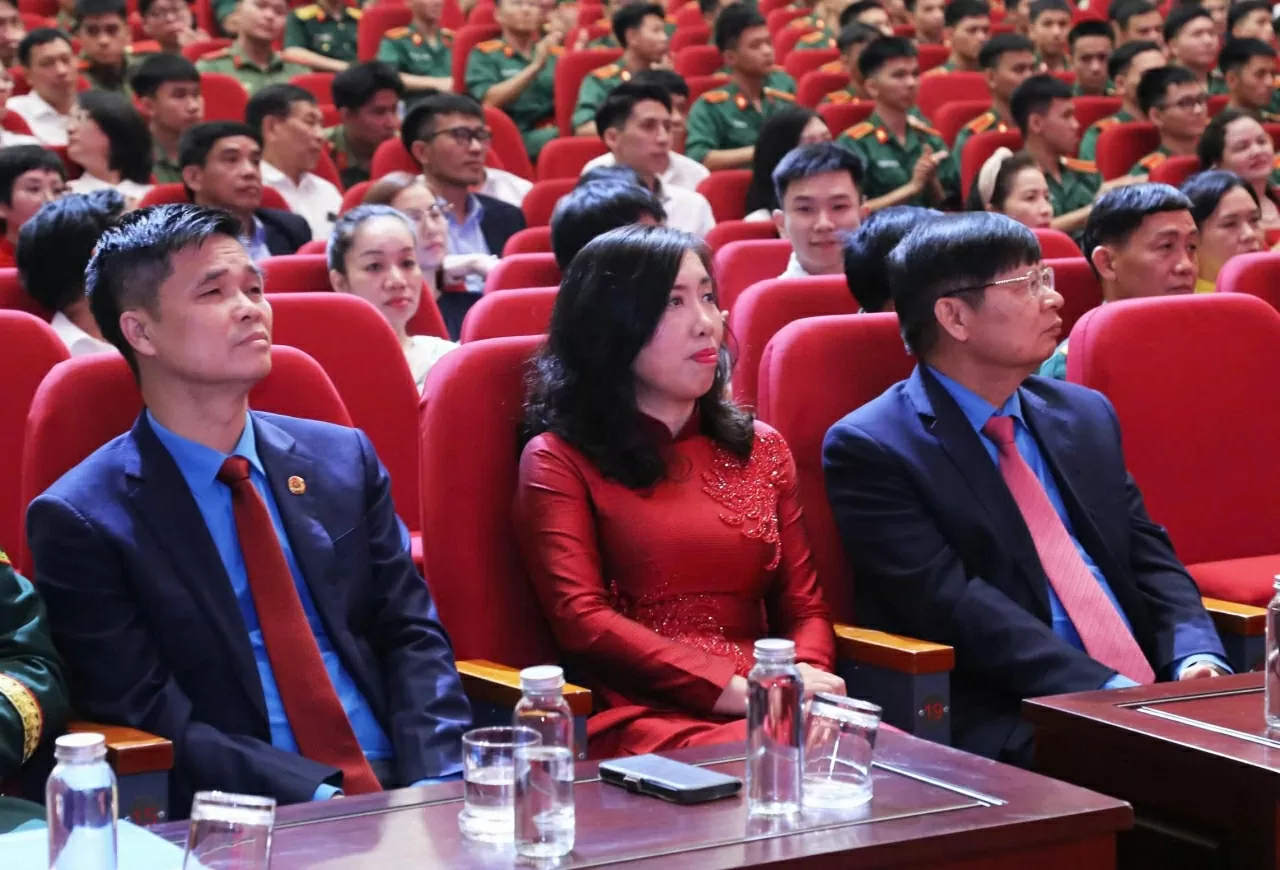 Vinh Quang Việt Nam 2025: Tự hào những tấm gương cống hiến, khơi dậy khát vọng phát triển