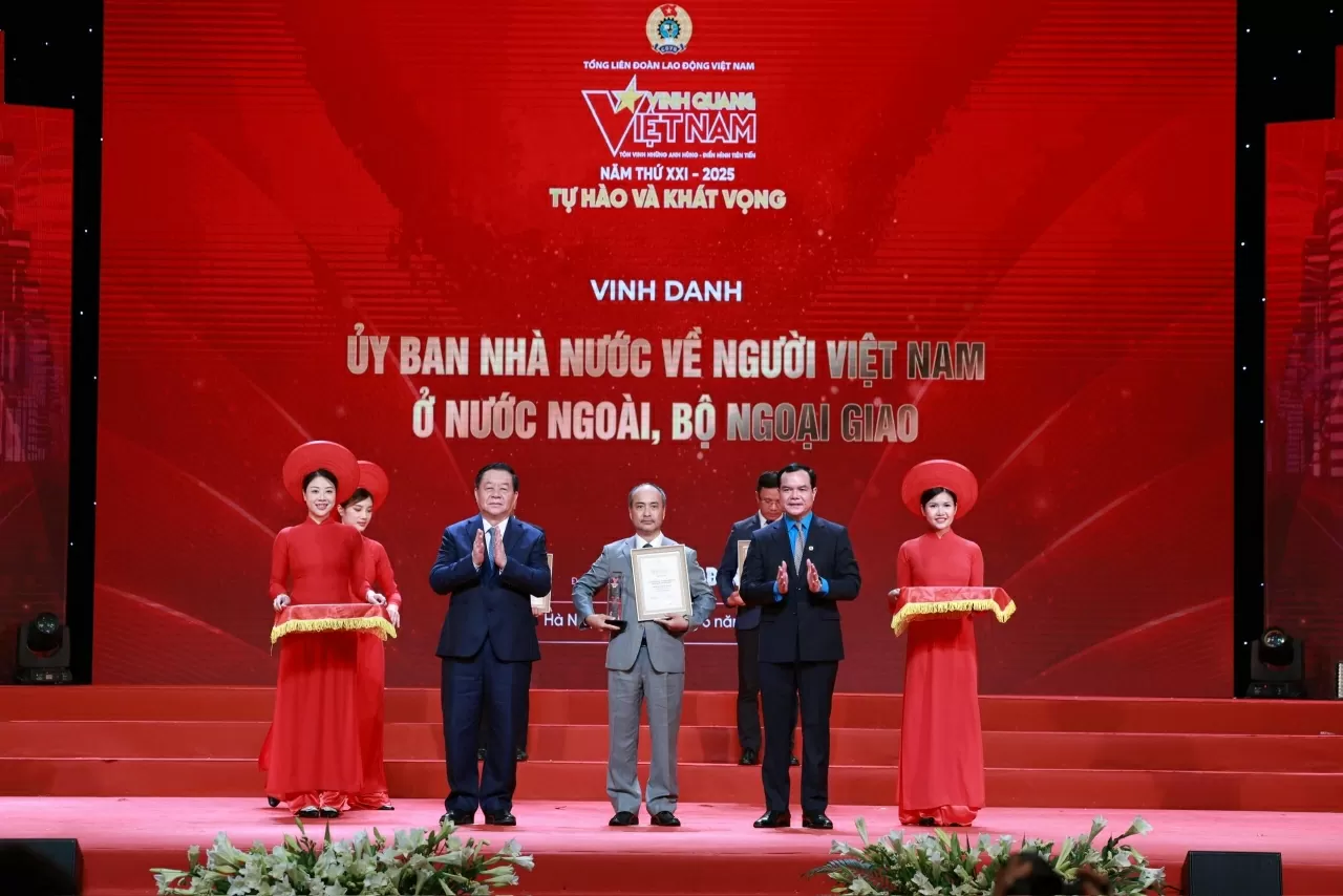 Ngọn lửa thi đua – tôi luyện bản lĩnh ngoại giao Việt Nam Ngọn lửa thi đua – tôi luyện bản lĩnh ngoại giao Việt Nam