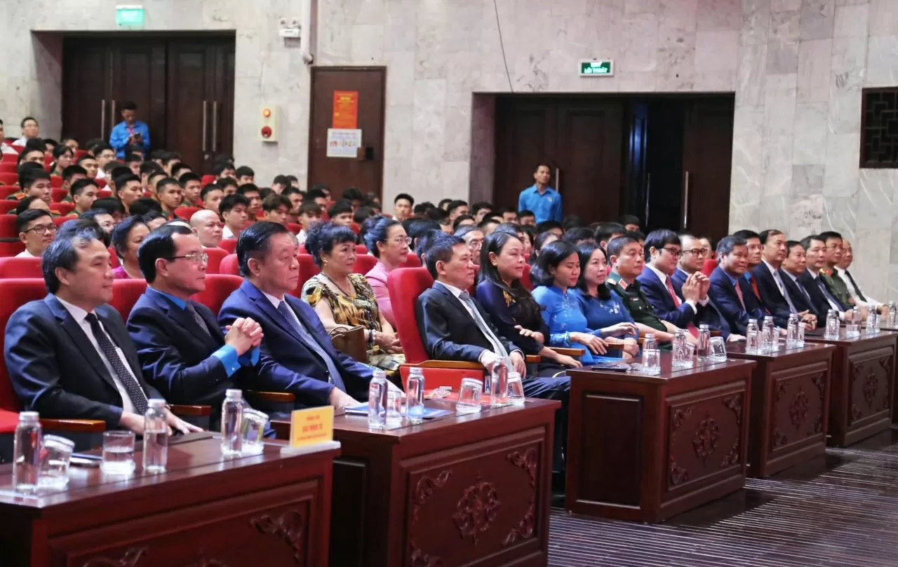 Vinh Quang Việt Nam 2025: Tự hào những tấm gương cống hiến, khơi dậy khát vọng phát triển Vinh Quang Việt Nam 2025: Tự hào những tấm gương cống hiến, khơi dậy khát vọng phát triển