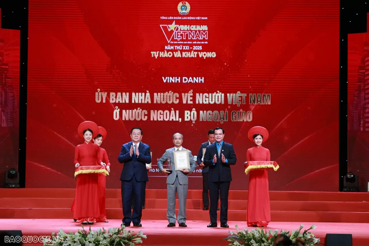 Ủy ban Nhà nước về người Việt Nam ở nước ngoài được vinh danh tại chương trình ‘Vinh quang Việt Nam 2025’