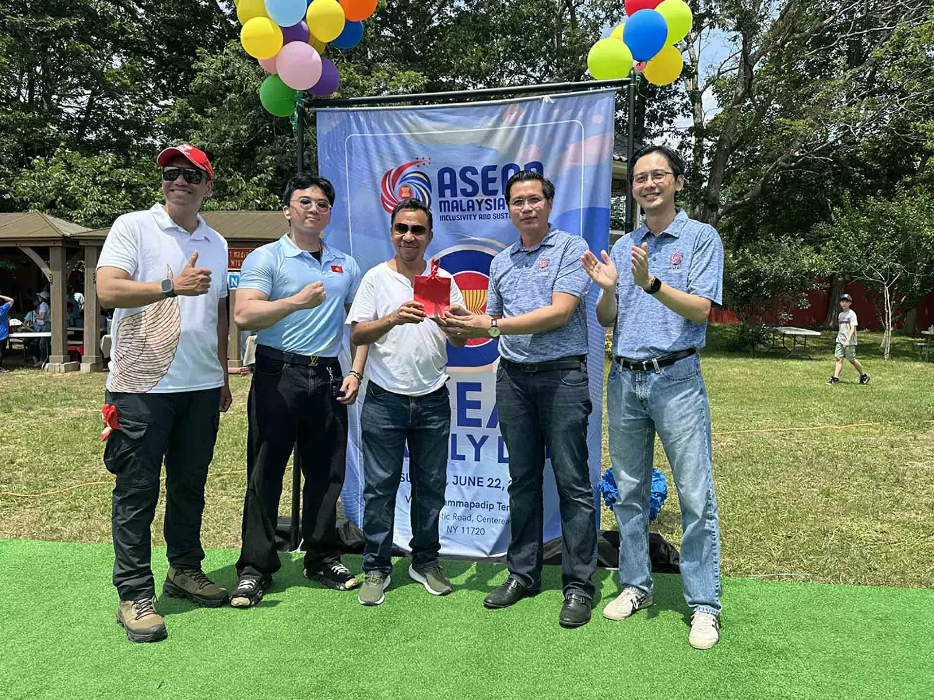 Ngày Gia đình ASEAN 2025 tại New York: lan tỏa bản sắc và thắt chặt tình đoàn kết Ngày Gia đình ASEAN 2025 tại New York: lan tỏa bản sắc và thắt chặt tình đoàn kết