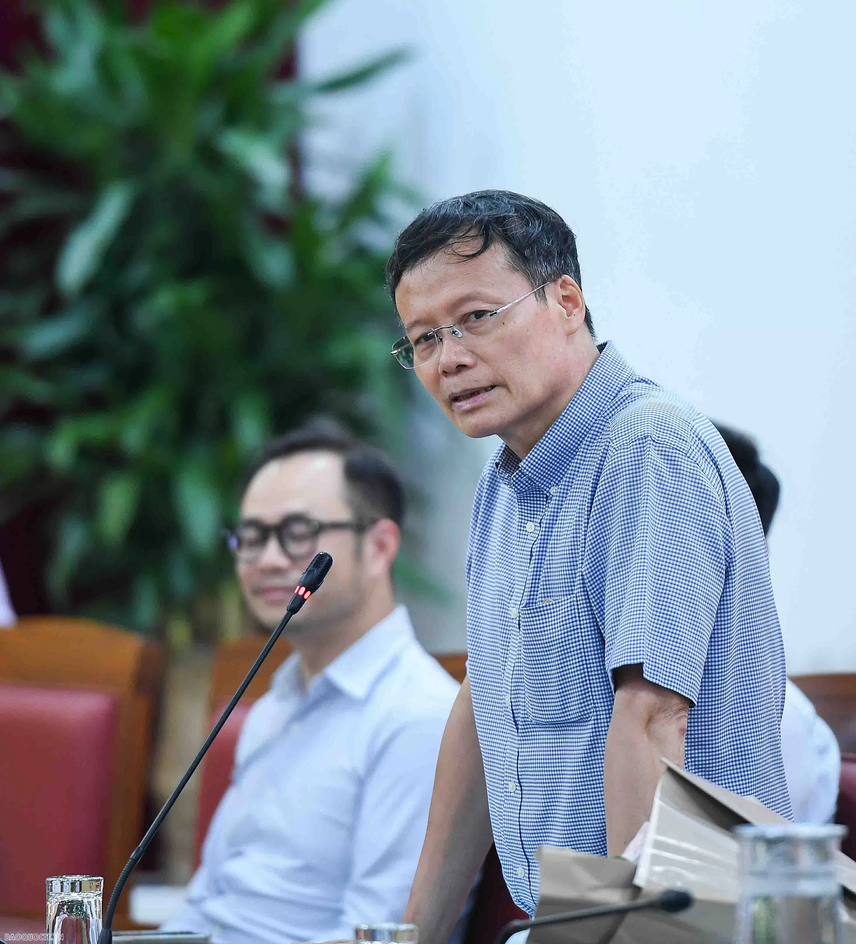 Bộ Ngoại giao trao quyết định cho các đồng chí nghỉ hưu theo Nghị định 178