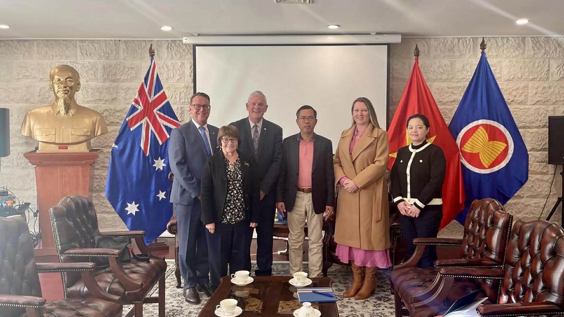 Đại sứ Phạm Hùng Tâm Đại sứ Phạm Hùng Tâm