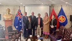 Đại sứ Phạm Hùng Tâm tiếp Thị trưởng thành phố Cockburn Logan K. Howlett