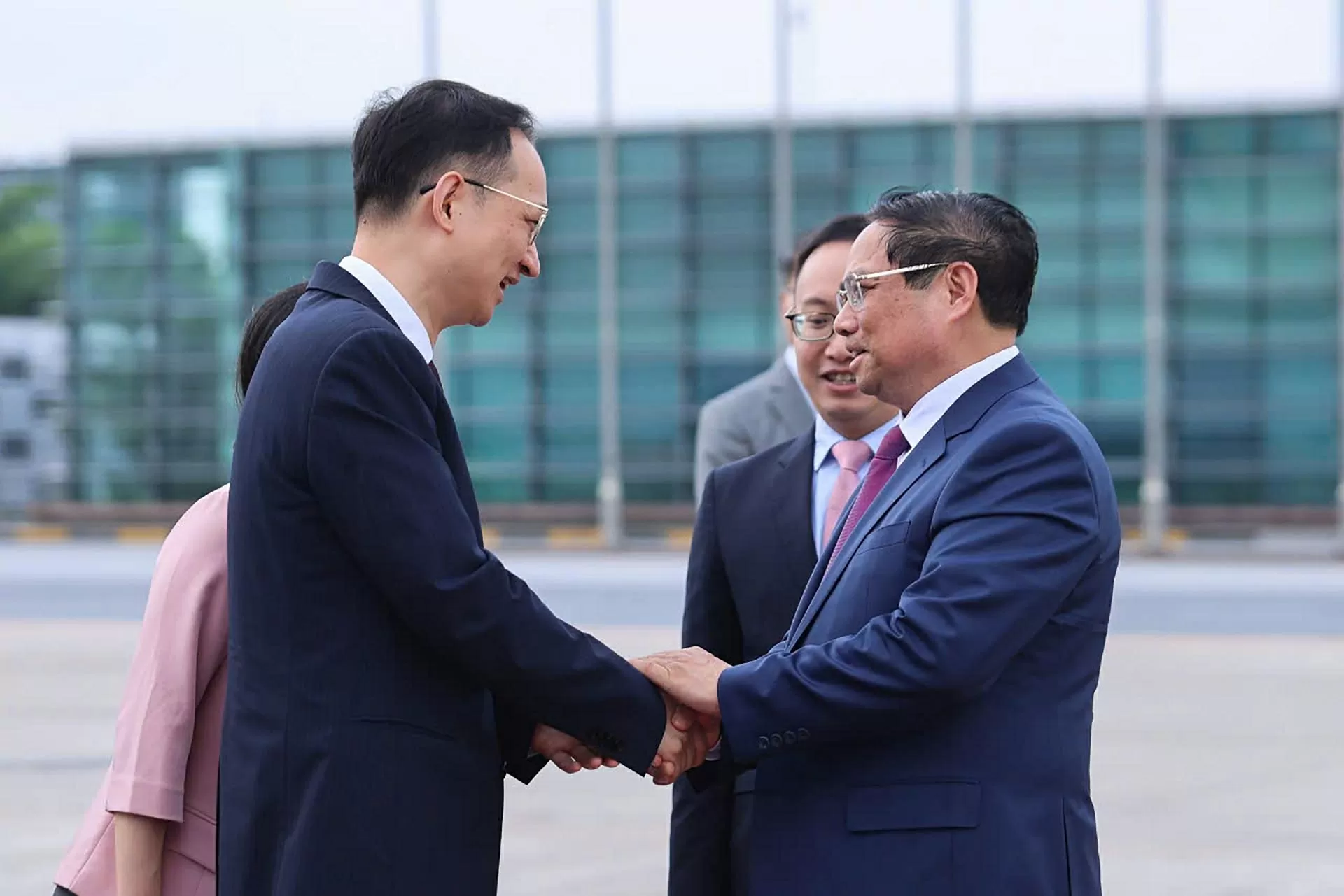 Thủ tướng Phạm Minh Chính lên đường dự Hội nghị WEF 16 Thiên Tân và làm việc tại Trung Quốc