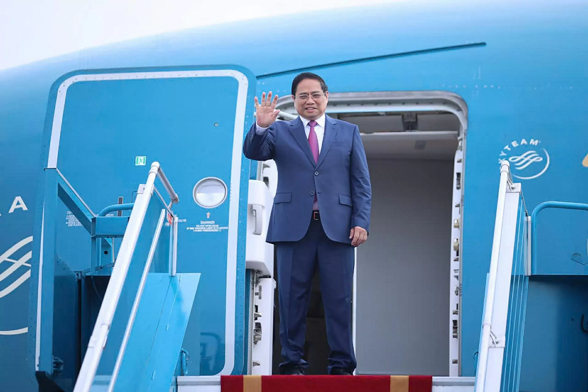 Thủ tướng Phạm Minh Chính lên đường dự Hội nghị WEF 16 Thiên Tân và làm việc tại Trung Quốc. (Nguồn: VGP)