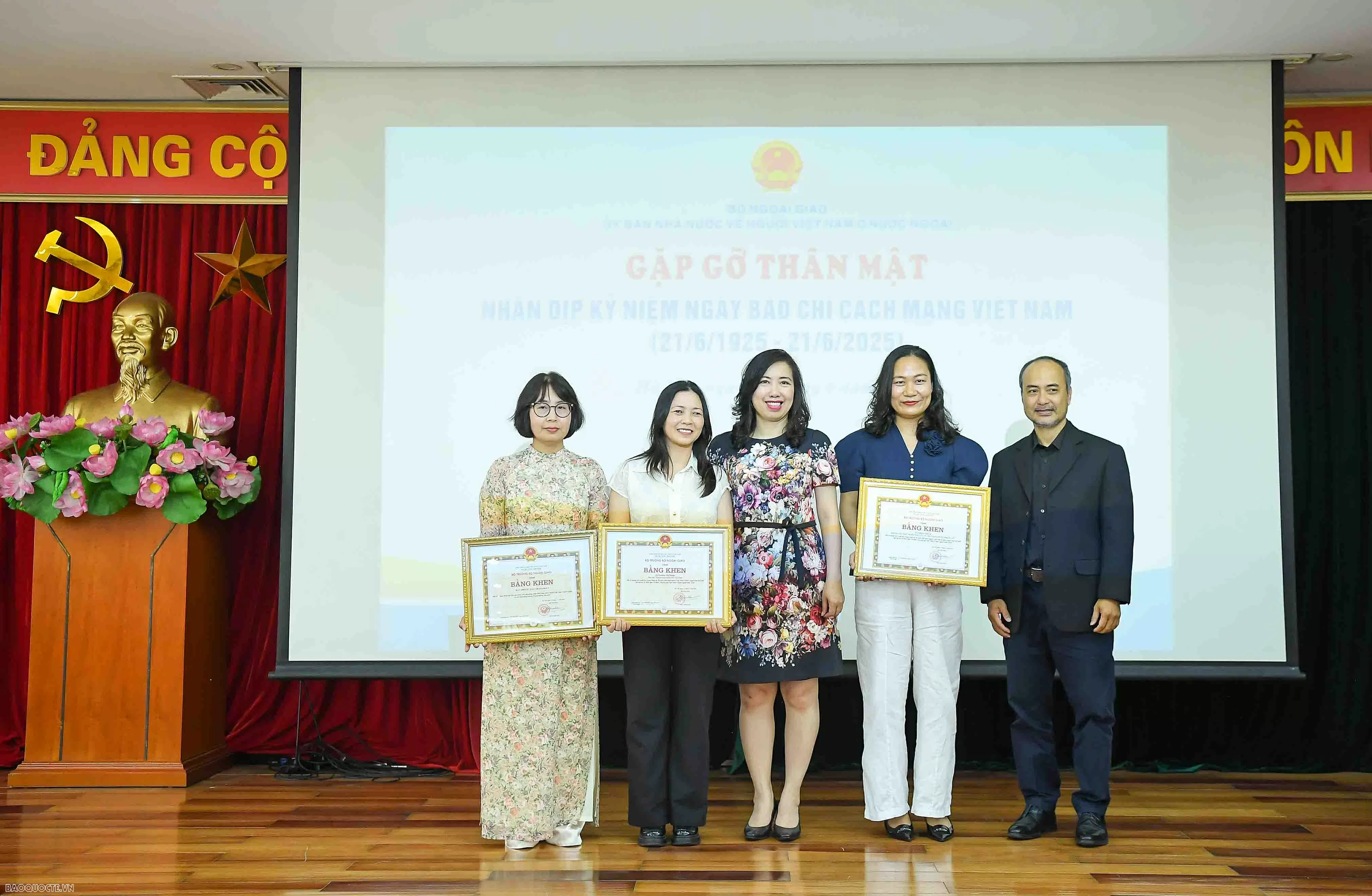 Cùng gắn kết những trái tim người Việt xa xứ Cùng gắn kết những trái tim người Việt xa xứ