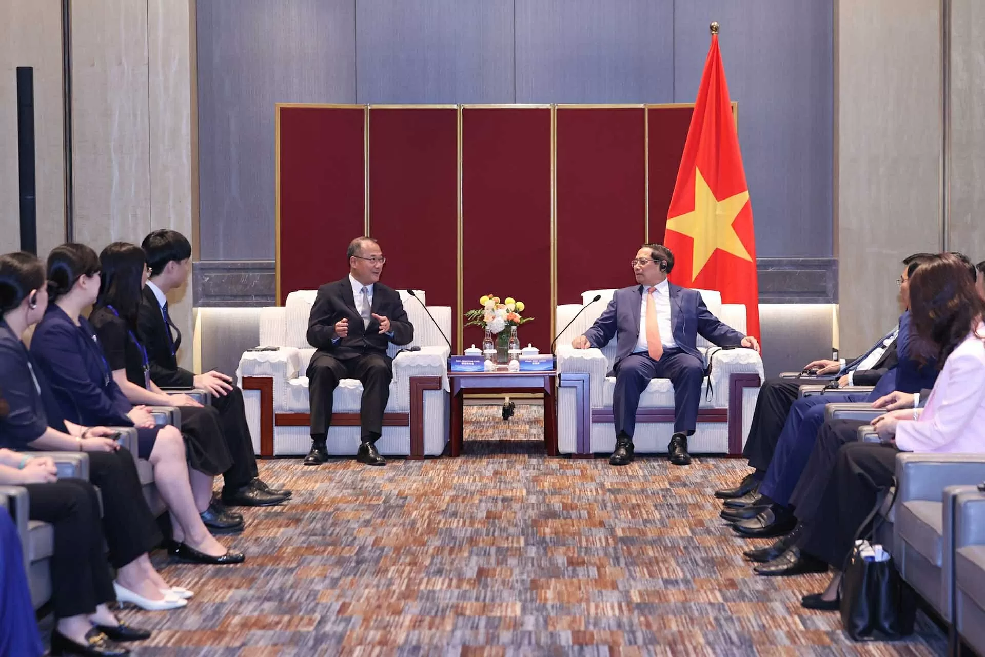 Thủ tướng làm việc với lãnh đạo các tập đoàn lớn của Trung Quốc Thủ tướng làm việc với lãnh đạo các tập đoàn lớn của Trung Quốc