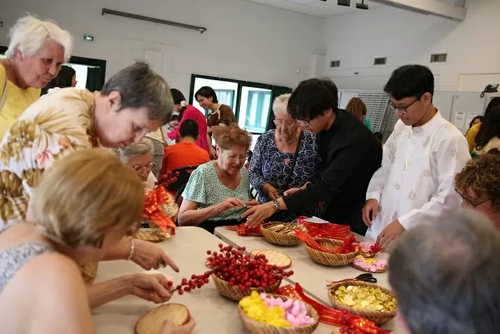 Tuần Việt Nam tại Saint Herblain thu hút đông đảo bạn bè Pháp