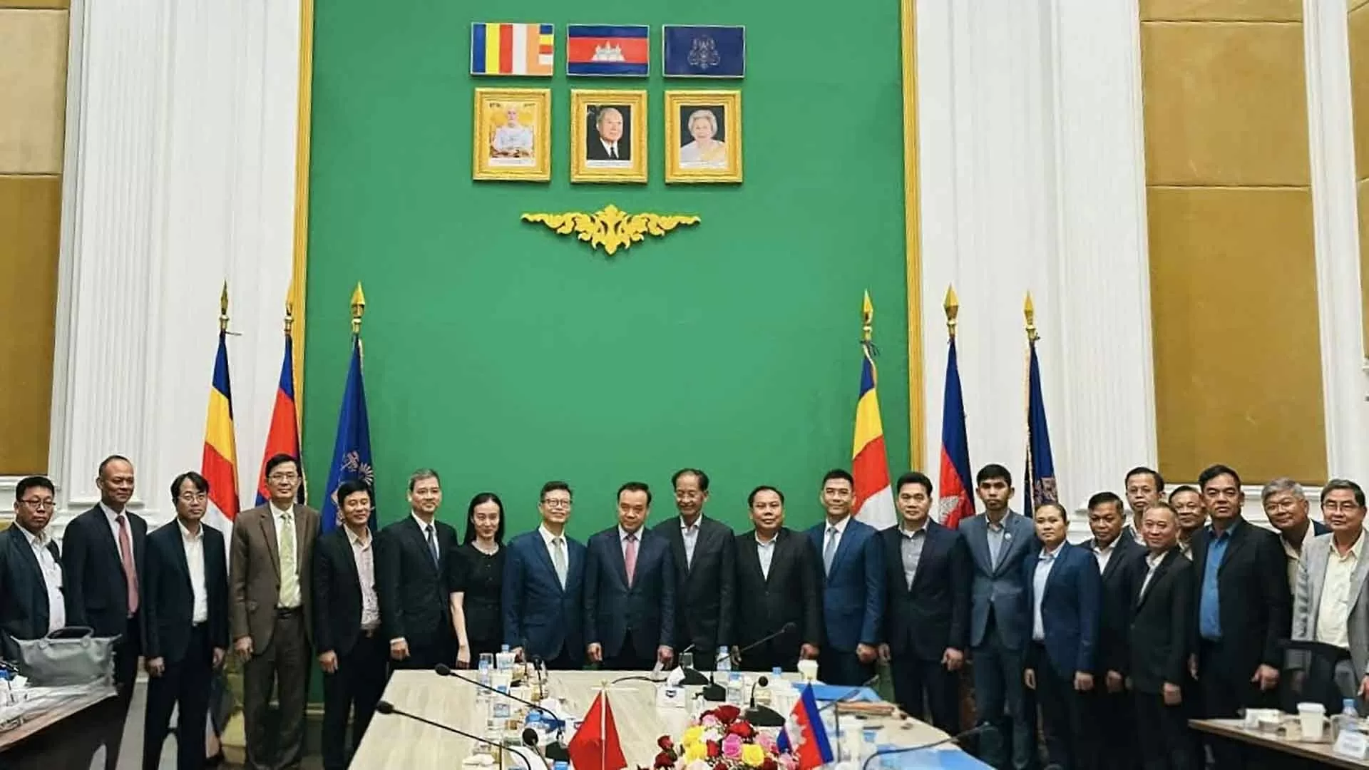 Cuộc họp lần thứ nhất Nhóm chuyên gia Việt Nam-Campuchia về dự thảo Hiệp định quản lý cửa khẩu biên giới trên đất liền Cuộc họp lần thứ nhất Nhóm chuyên gia Việt Nam-Campuchia về dự thảo Hiệp định quản lý cửa khẩu biên giới trên đất liền