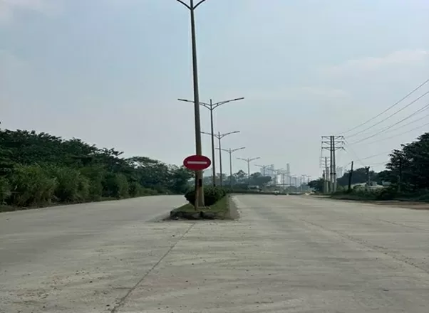 Hình ảnh tuyến đường giao thông trong Khu công nghiệp.