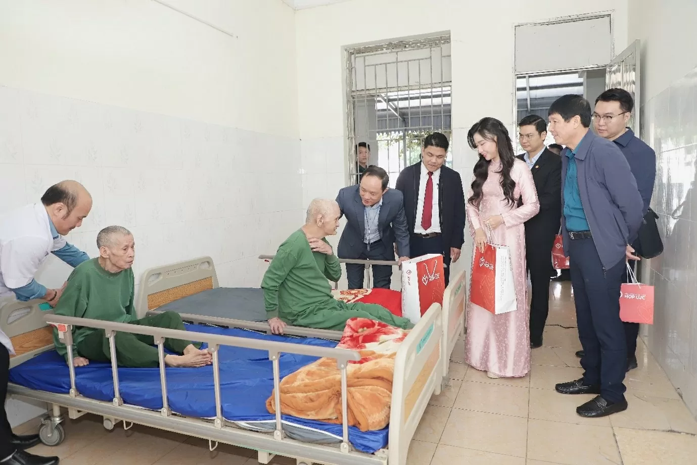 Tổng công ty CP Hợp Lực thăm, chúc tết và tặng quà tại trung tâm chăm sóc, nuôi dưỡng người có công Thanh Hóa. Tổng công ty CP Hợp Lực thăm, chúc tết và tặng quà tại trung tâm chăm sóc, nuôi dưỡng người có công Thanh Hóa.