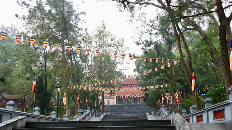 Đường lên đồi Lim. (Nguồn: Nhân dân) Đường lên đồi Lim. (Nguồn: Nhân dân)