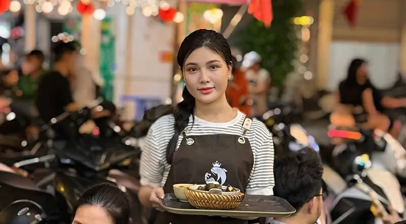 Từ một nhân viên phục vụ quán ăn, Bùi Thị Thu trở thành một trong những gương mặt nổi bật trên nền tảng TikTok Live.