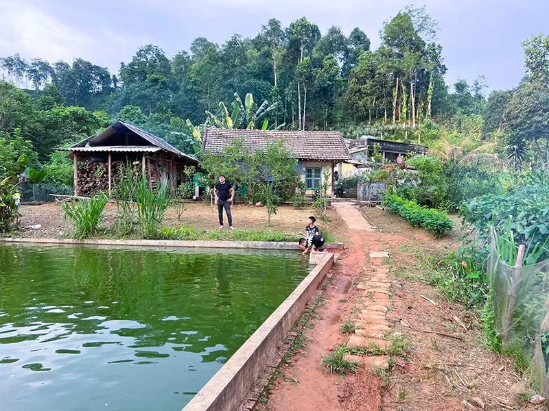 Căn nhà nhỏ xập xệ của gia đình cô ở Yên Bái.