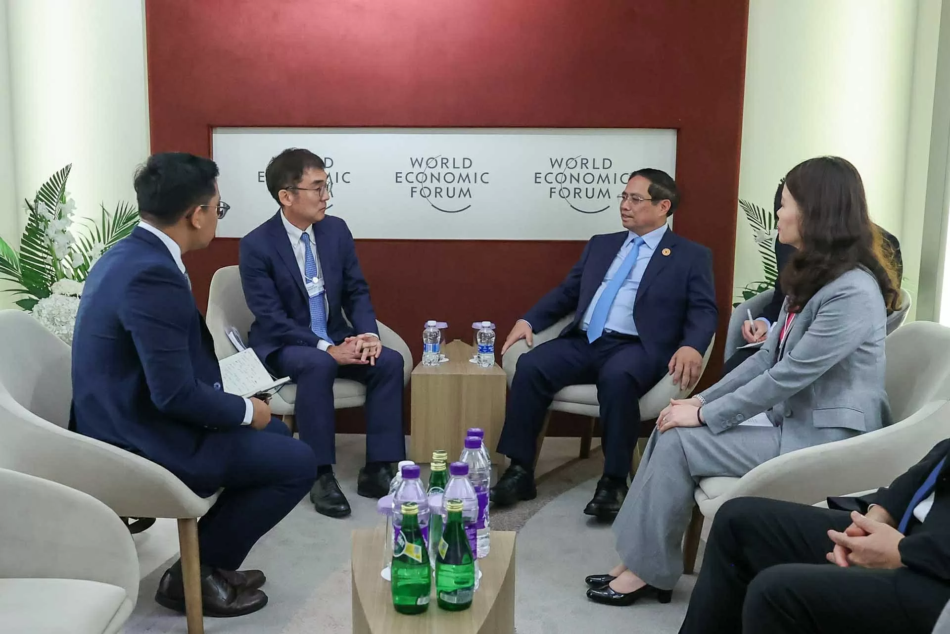 Thủ tướng Phạm Minh Chính tiếp Chủ tịch Viện Kinh tế Đông Á và ASEAN