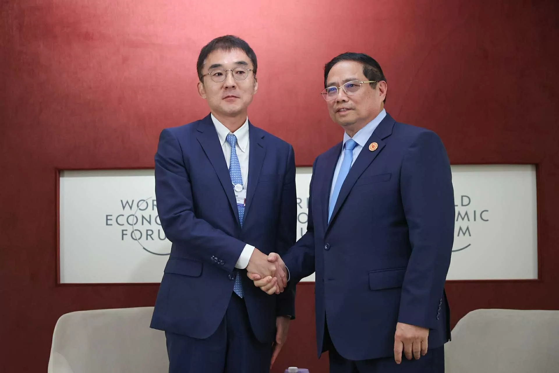 Thủ tướng Phạm Minh Chính tiếp Chủ tịch Viện Kinh tế Đông Á và ASEAN