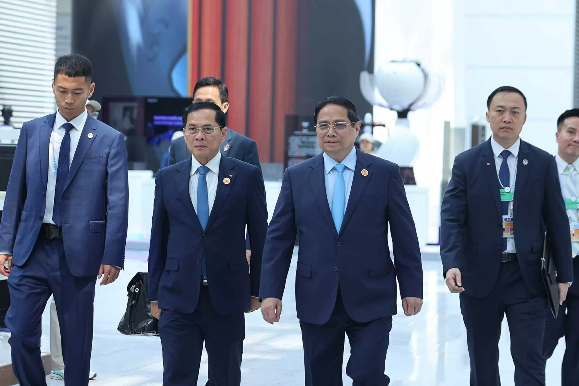Thủ tướng Phạm Minh Chính và Phó Thủ tướng, Bộ trưởng Ngoại giao Bùi Thanh Sơn dự phiên khai mạc toàn thể WEF Thiên Tân 2025. (Nguồn: VGP)
