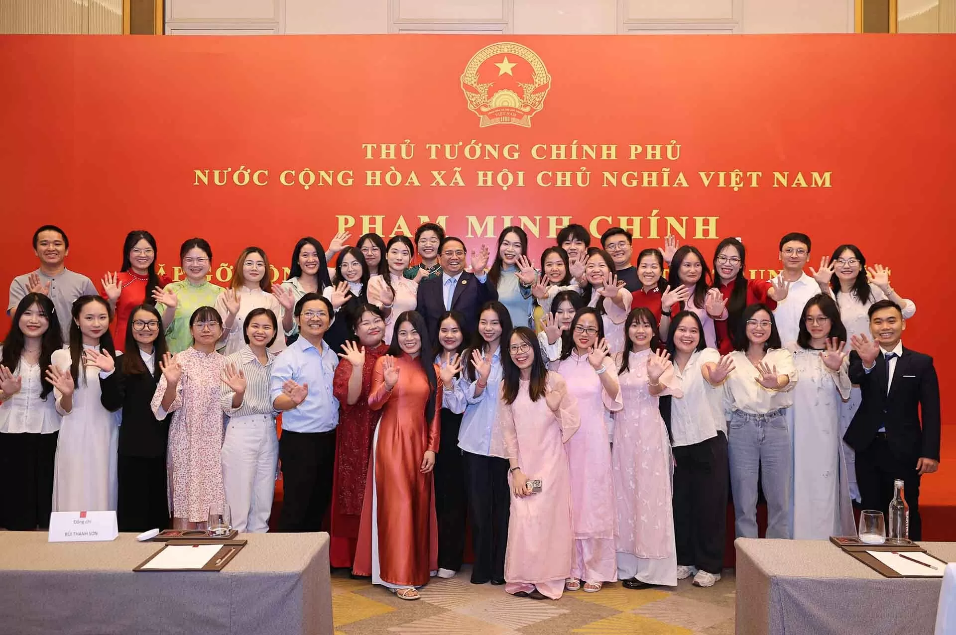 Thủ tướng Phạm Minh Chính gặp gỡ cộng đồng người Việt Nam tại Trung Quốc