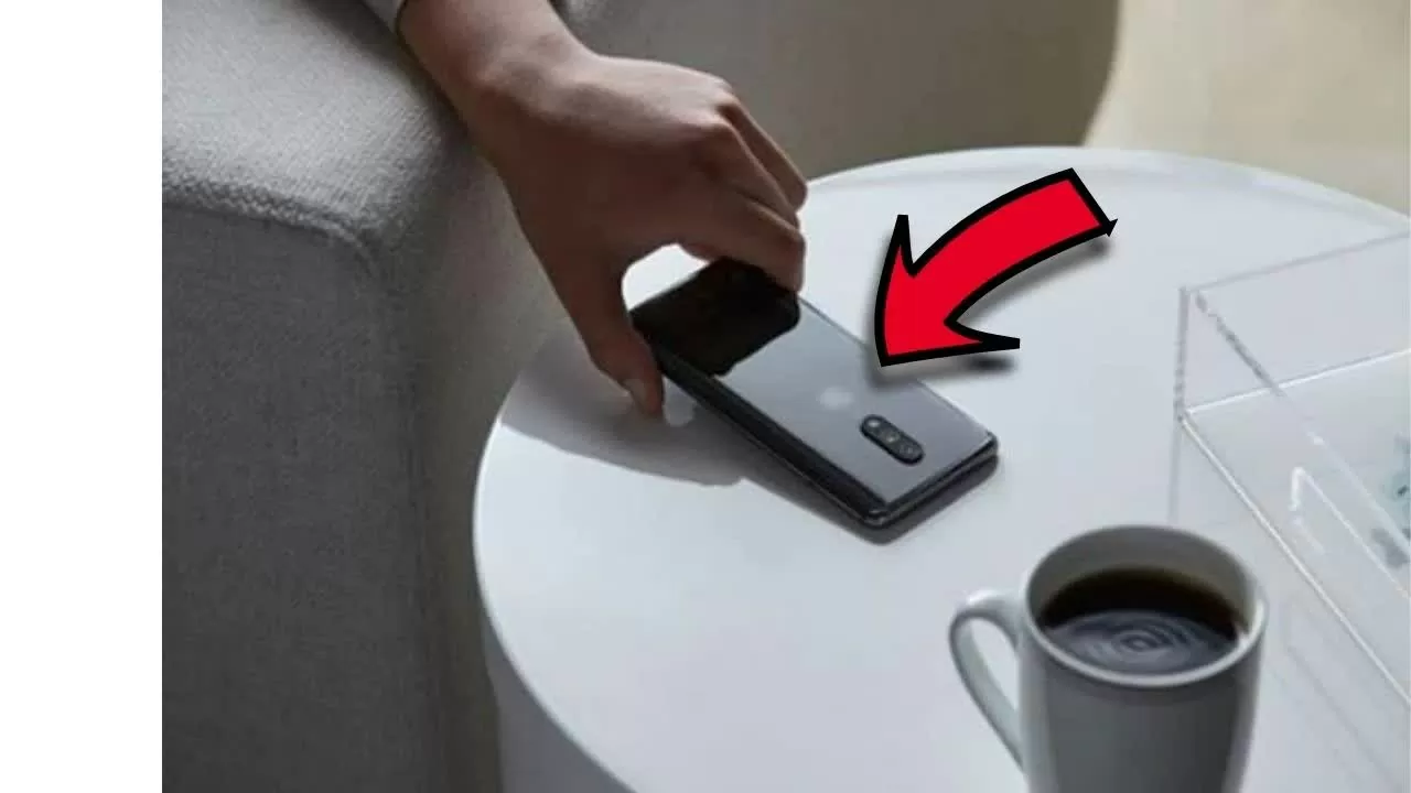 Hãy tập thói quen úp điện thoại khi không dùng đến. Hãy tập thói quen úp điện thoại khi không dùng đến.