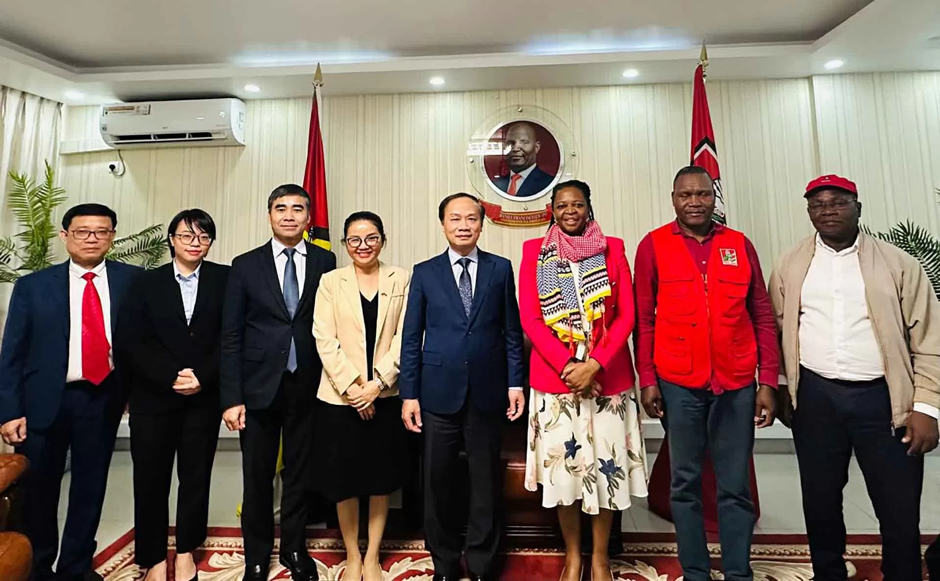 Đưa quan hệ hữu nghị truyền thống và hợp tác nhiều mặt giữa Việt Nam Mozambique đi vào chiều sâu, hiệu quả, thực chất