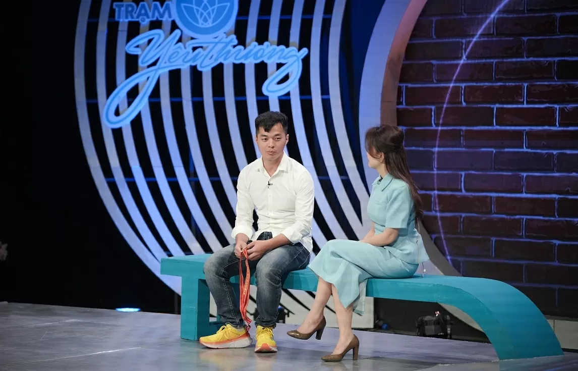 Nghị lực phi thường giúp chàng trai khuyết tật nuôi dưỡng tình yêu điền kinh