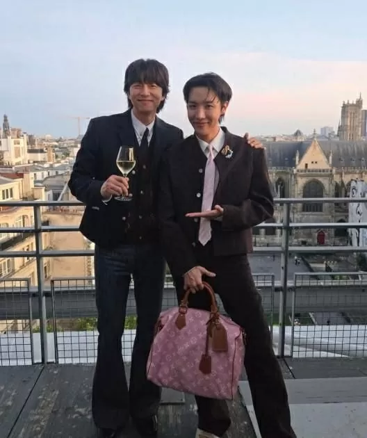 J-Hope (BTS) và ‘yêu tinh’ Gong Yoo gây ‘bão’ mạng xã hội khi chụp ảnh chung J-Hope (BTS) và ‘yêu tinh’ Gong Yoo gây ‘bão’ mạng xã hội khi chụp ảnh chung
