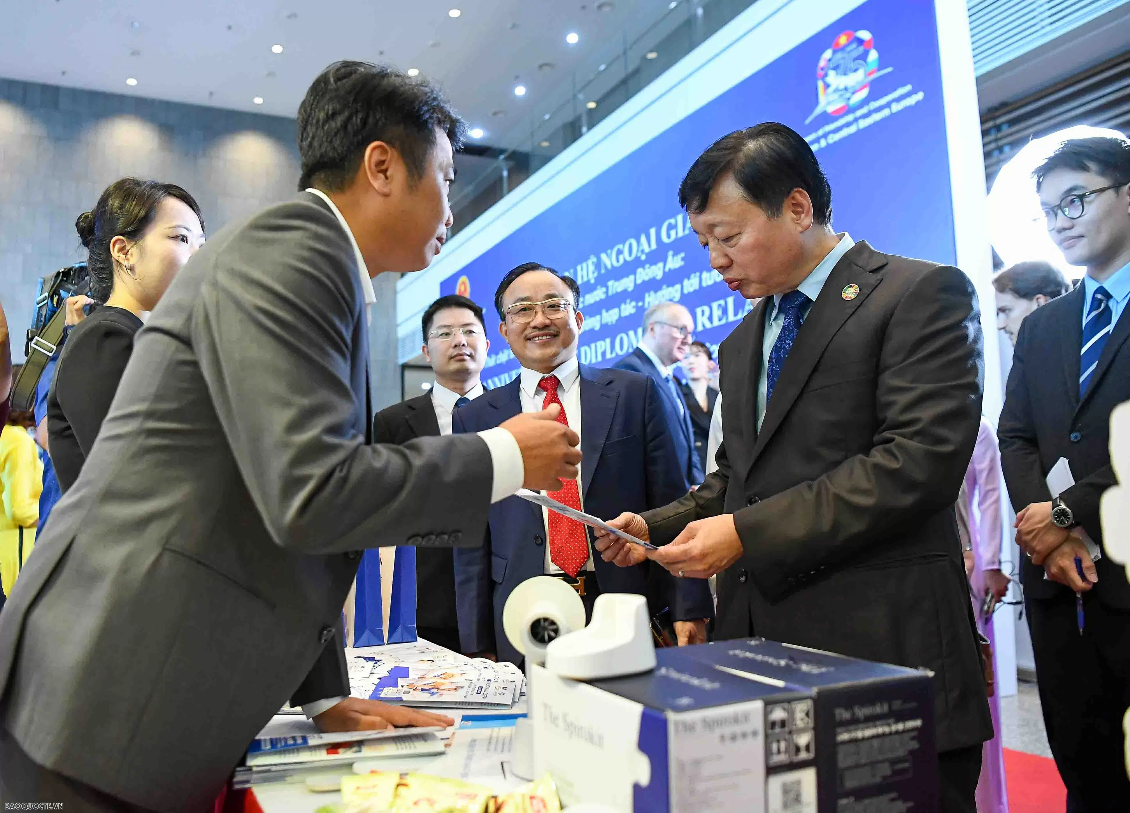 Phấn đấu nâng kim ngạch thương mại Việt Nam-Trung Đông Âu lên 15 tỷ USD