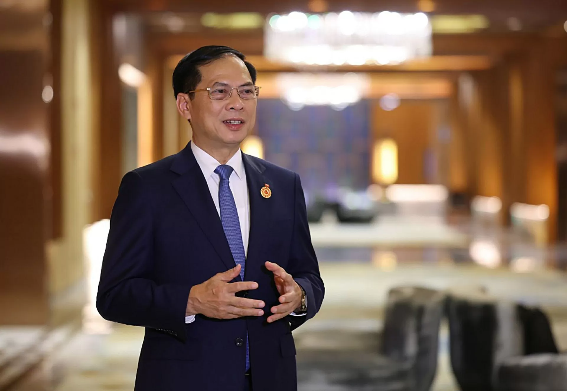 Phó Thủ tướng, Bộ trưởng Ngoại giao Bùi Thanh Sơn trả lời phỏng vấn về kết quả chuyến công tác tại Trung Quốc của Thủ tướng