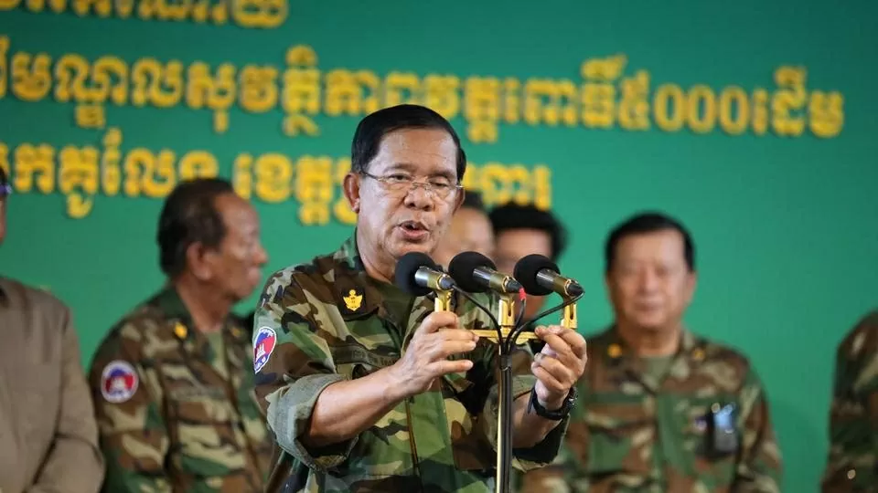 Căng thẳng Campuchia-Thái lan: Chủ tịch Thương viện Hun Sen khẳng định chỉ muốn hòa bình và bình đẳng, cảnh báo xung đột kéo dài Căng thẳng Campuchia-Thái lan: Chủ tịch Thương viện Hun Sen khẳng định chỉ muốn hòa bình và bình đẳng, cảnh báo xung đột kéo dài