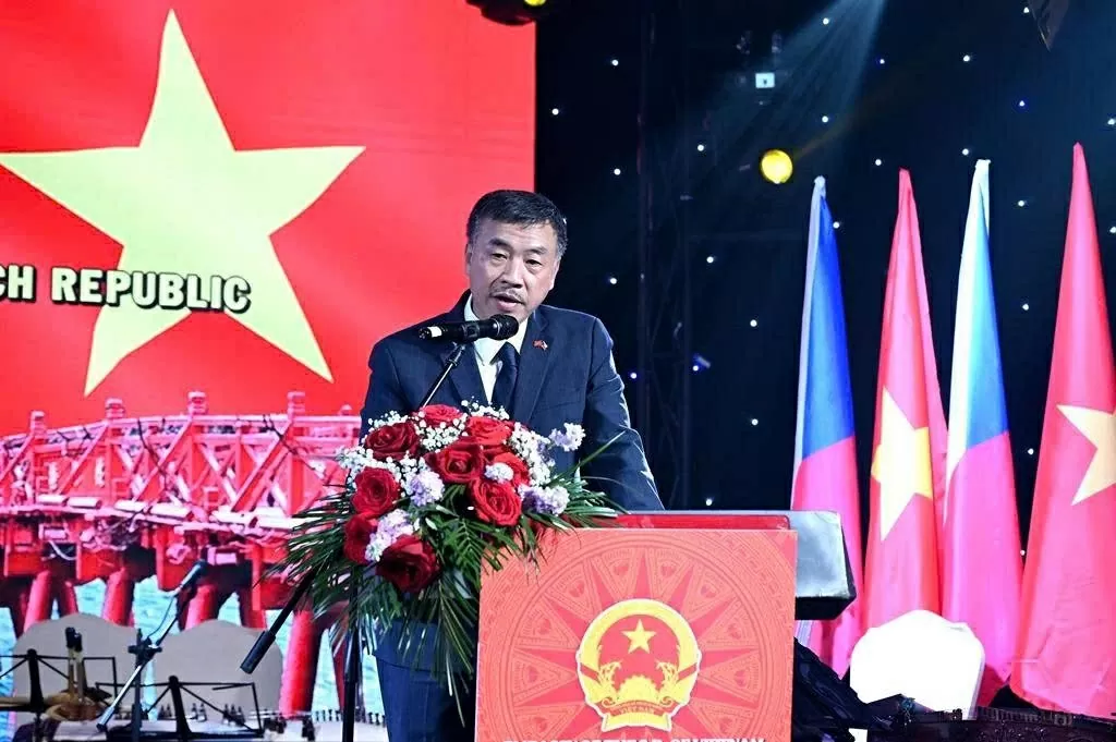 Không gian giao thoa của hai nền văn hóa Việt Nam-Czech Không gian giao thoa của hai nền văn hóa Việt Nam-Czech
