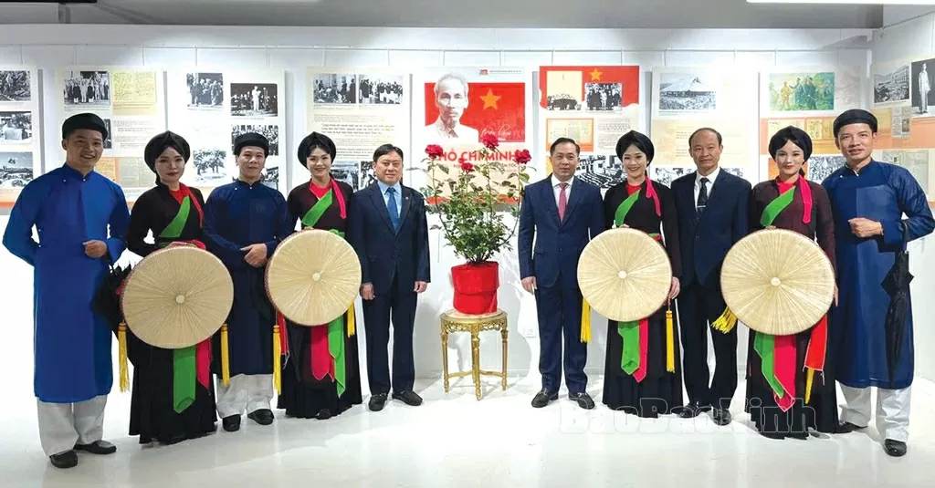 Dân ca Quan họ Bắc Ninh 'vươn mình' ra thế giới Dân ca Quan họ Bắc Ninh 'vươn mình' ra thế giới