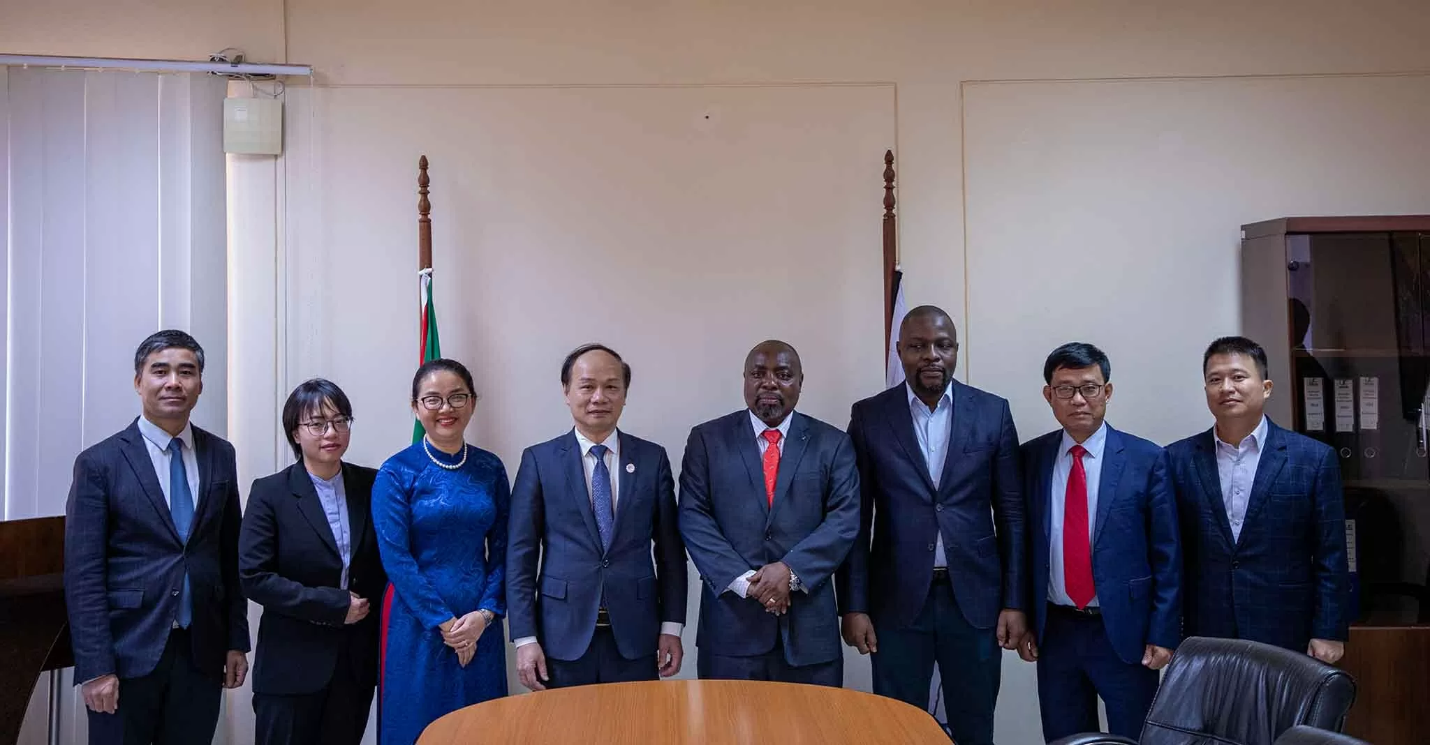 Khai mạc triển lãm ảnh ‘Việt Nam-Mozambique: 50 năm đoàn kết và phát triển’ Khai mạc triển lãm ảnh ‘Việt Nam Mozambique: 50 năm đoàn kết và phát triển’