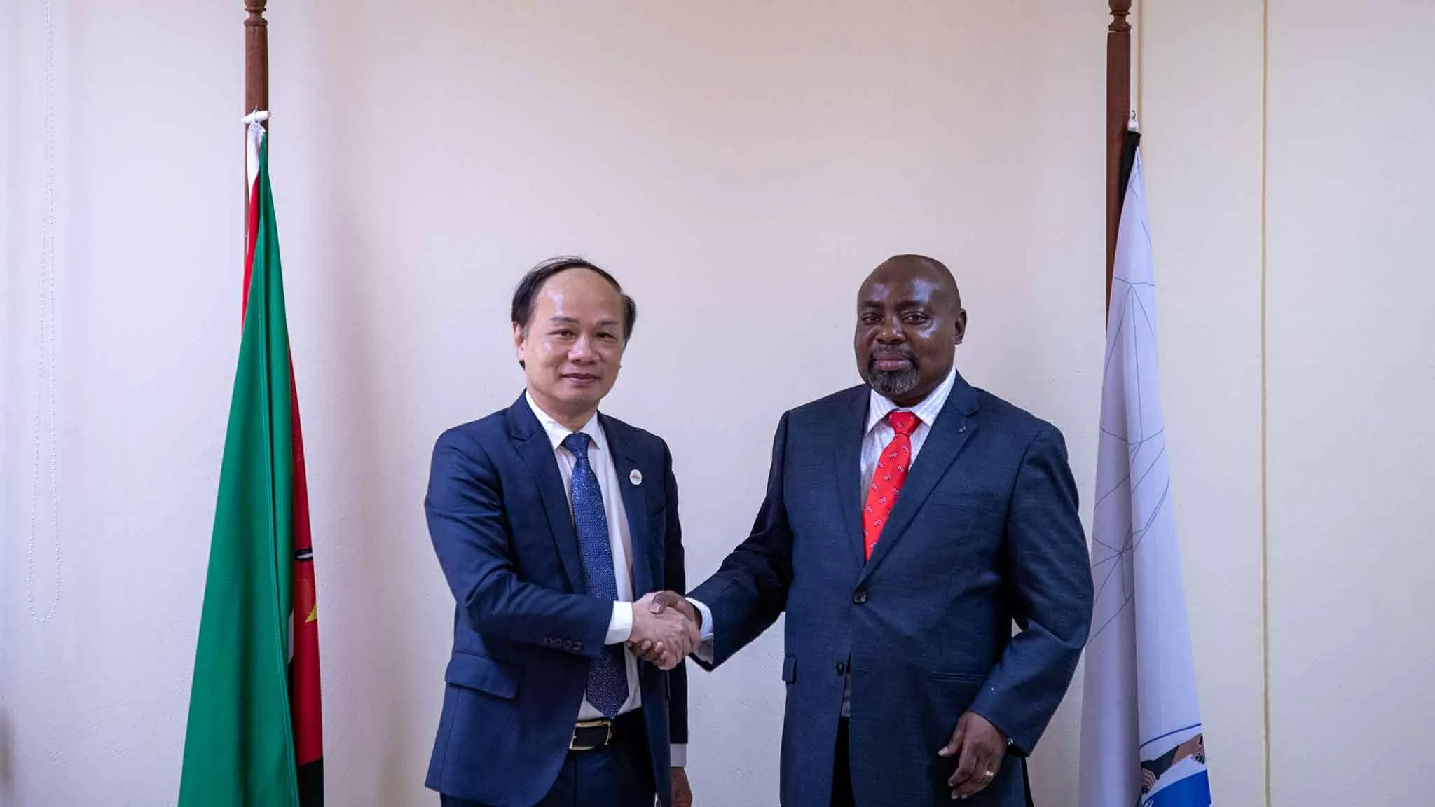 Khai mạc triển lãm ảnh ‘Việt Nam-Mozambique: 50 năm đoàn kết và phát triển’ Khai mạc triển lãm ảnh ‘Việt Nam-Mozambique: 50 năm đoàn kết và phát triển’