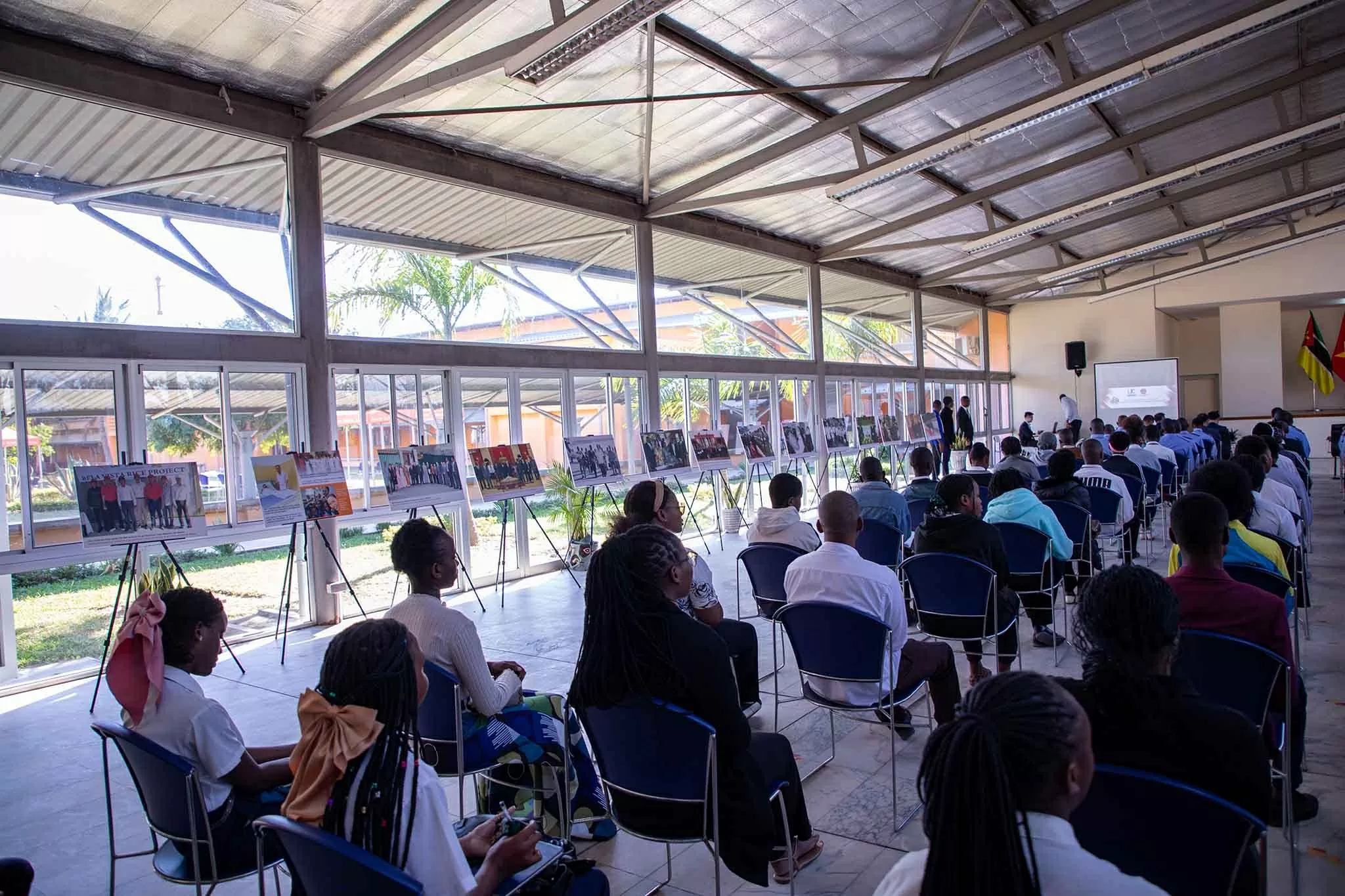 Khai mạc triển lãm ảnh ‘Việt Nam-Mozambique: 50 năm đoàn kết và phát triển’ Khai mạc triển lãm ảnh ‘Việt Nam Mozambique: 50 năm đoàn kết và phát triển’