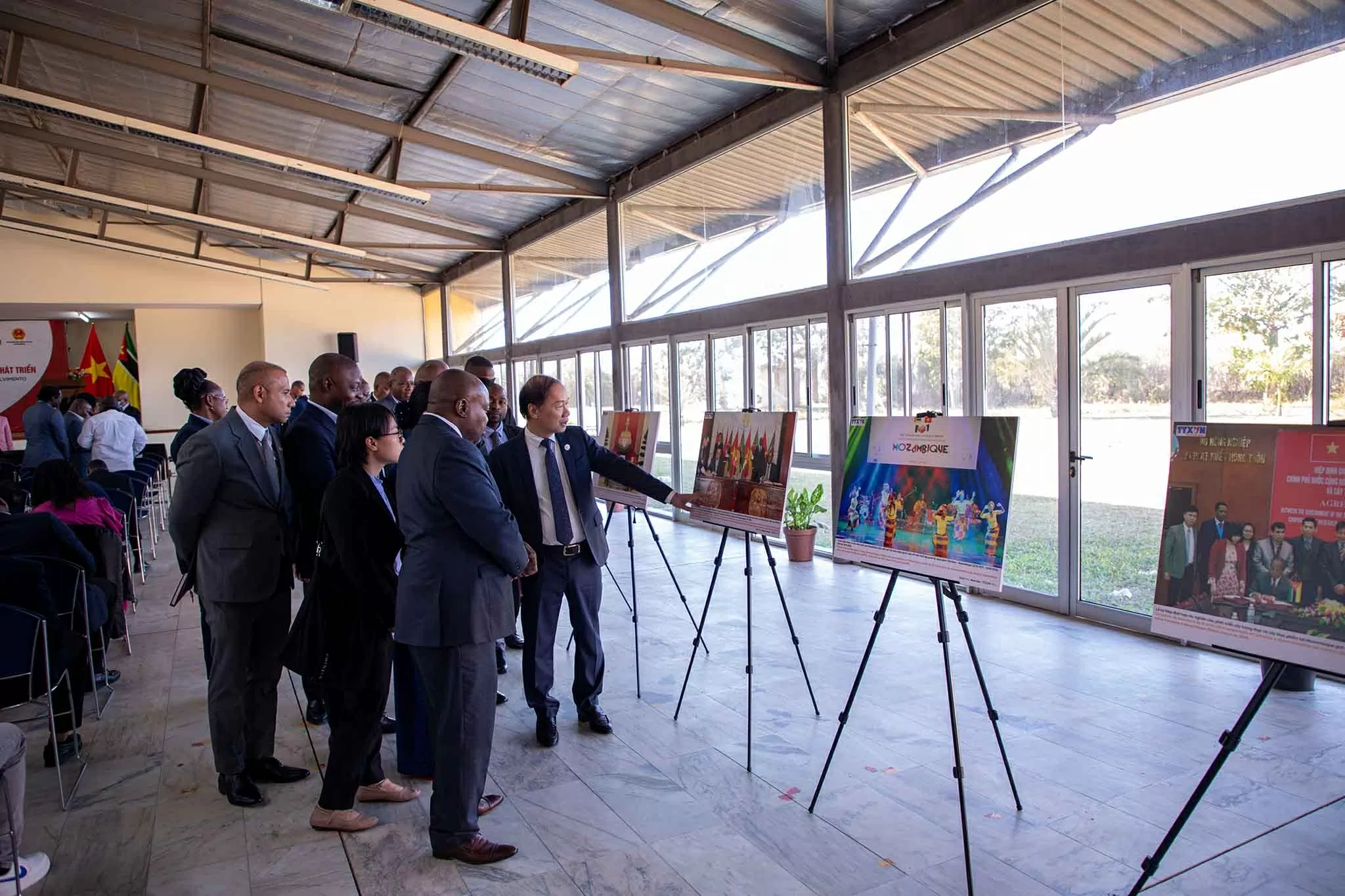 Khai mạc triển lãm ảnh ‘Việt Nam-Mozambique: 50 năm đoàn kết và phát triển’ Khai mạc triển lãm ảnh ‘Việt Nam Mozambique: 50 năm đoàn kết và phát triển’