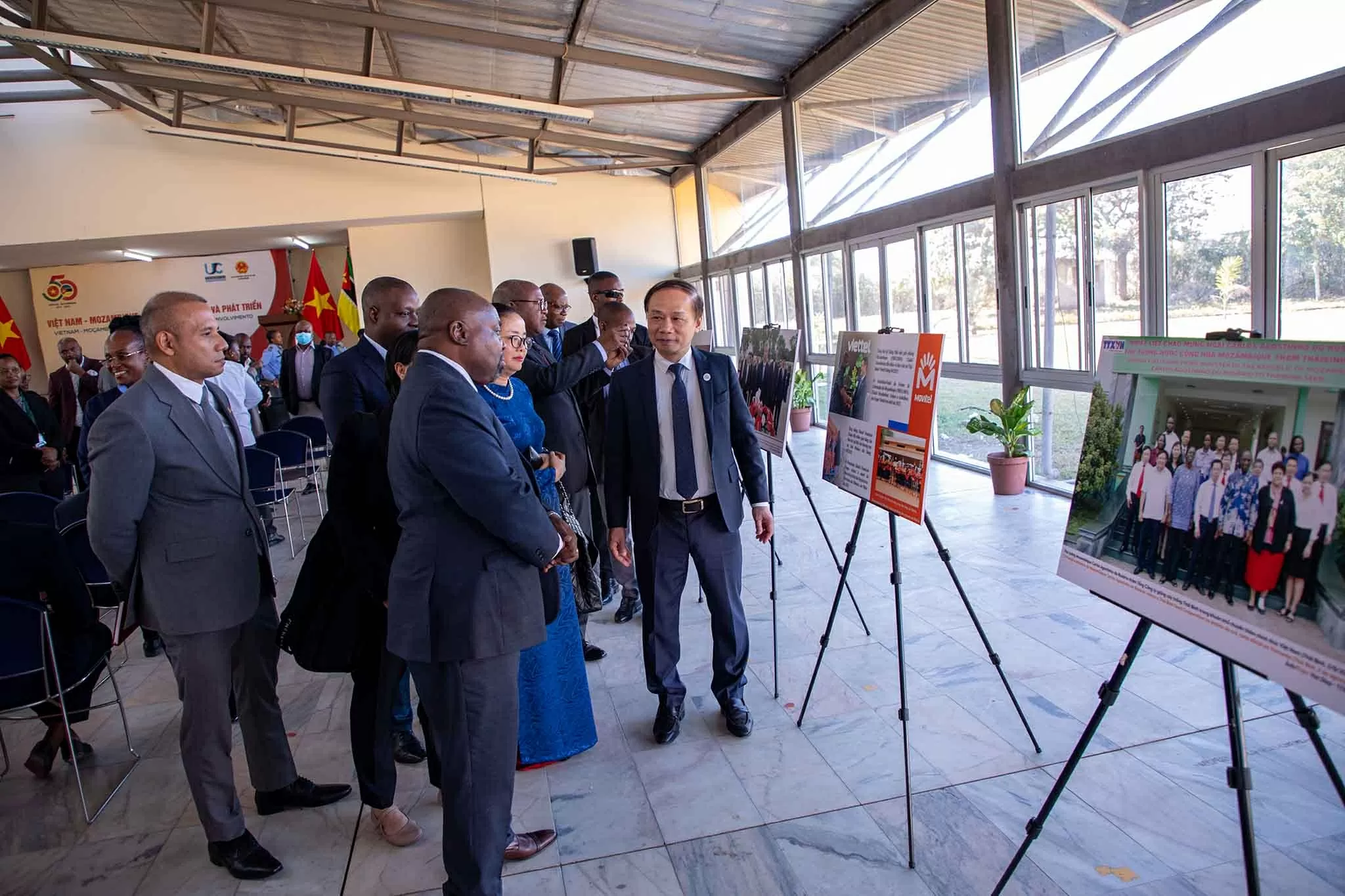 Khai mạc triển lãm ảnh ‘Việt Nam-Mozambique: 50 năm đoàn kết và phát triển’ Khai mạc triển lãm ảnh ‘Việt Nam Mozambique: 50 năm đoàn kết và phát triển’