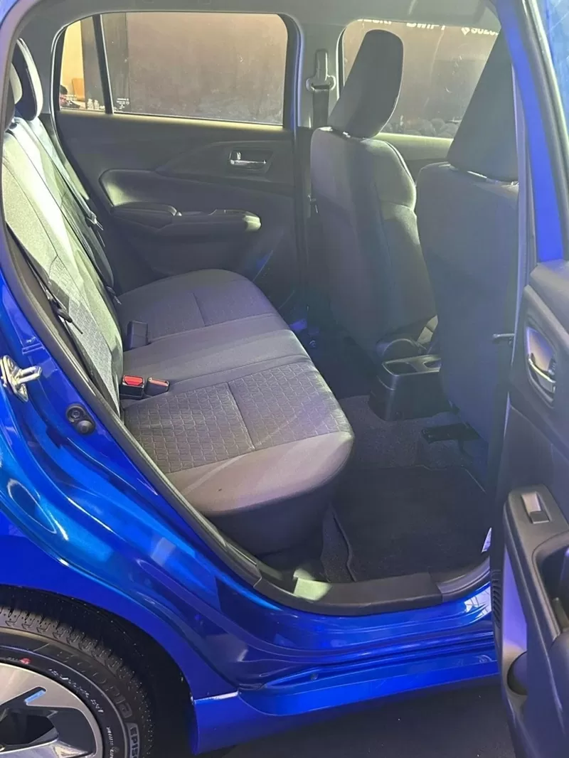 Điều khiến người dùng tiếc nuối chính là ghế vẫn bọc nỉ, hàng ghế sau thiếu bệ tỳ tay trung tâm